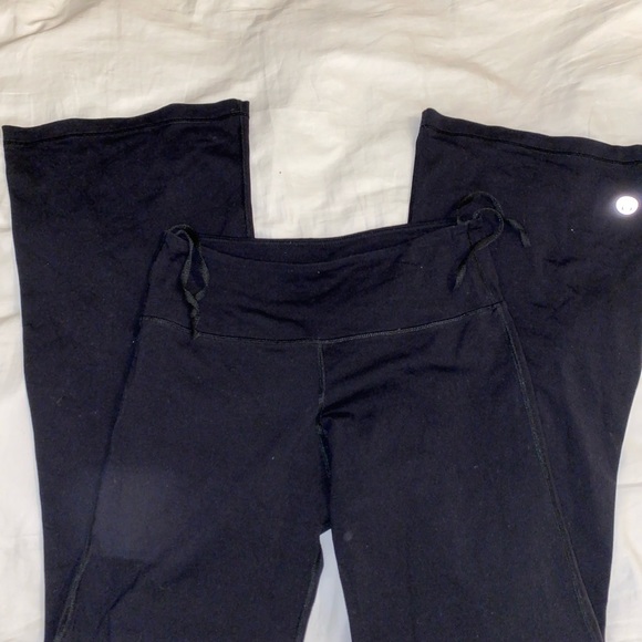 Lululemon flare yoga pants - Picture 3 of 3